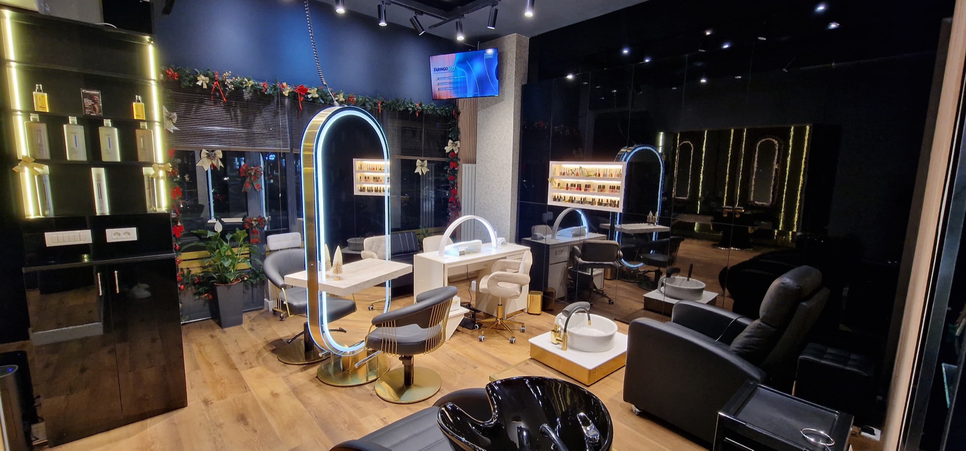 Interior elegant salon Glossy Boutique Sector 2 București